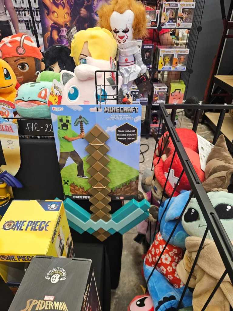 Anime plushi in Star Wars izdelki na geek stojnici Zlati Portal.
