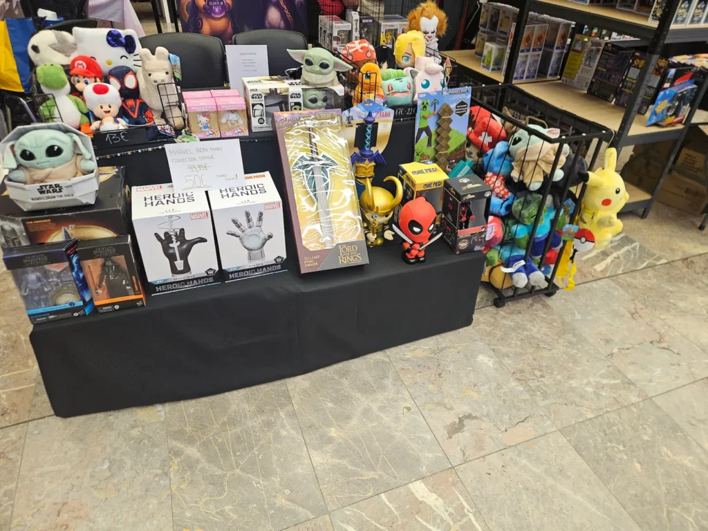 Anime, fantasy in geek izdelki razstavljeni na stojnici Zlati Portal.