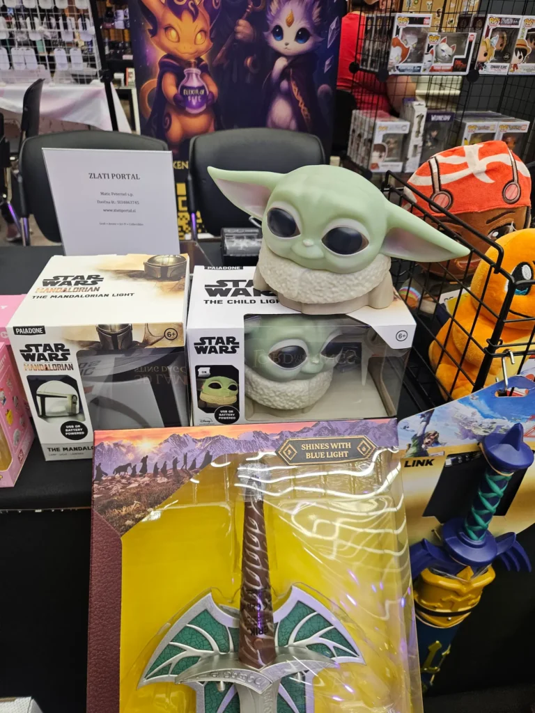 Baby Yoda in Star Wars izdelki na stojnici Zlati Portal.